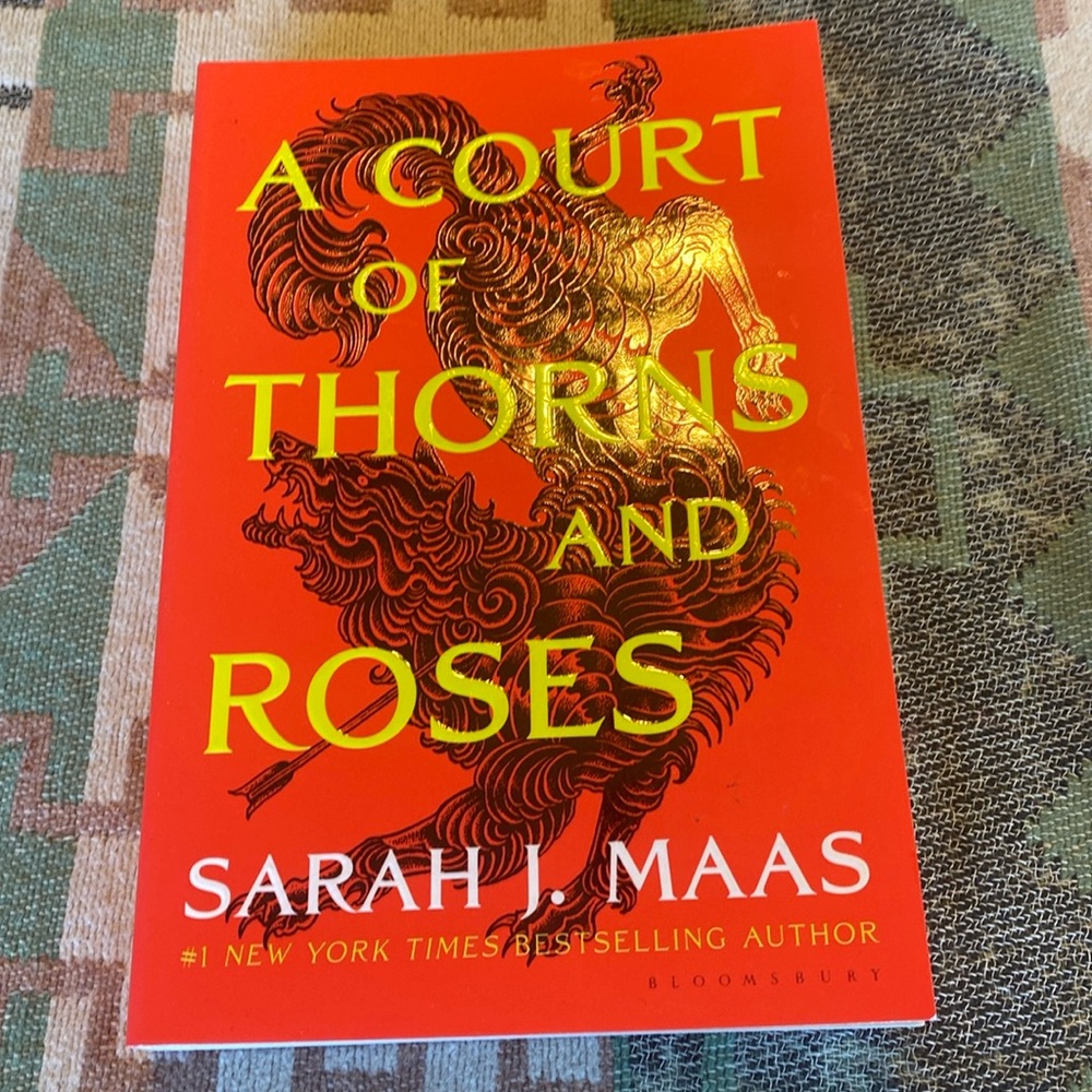 A court of thorns and roses by Sarah J. Mass